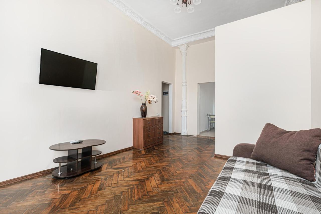 Nice Apartment In The City Center Odesa Exterior photo