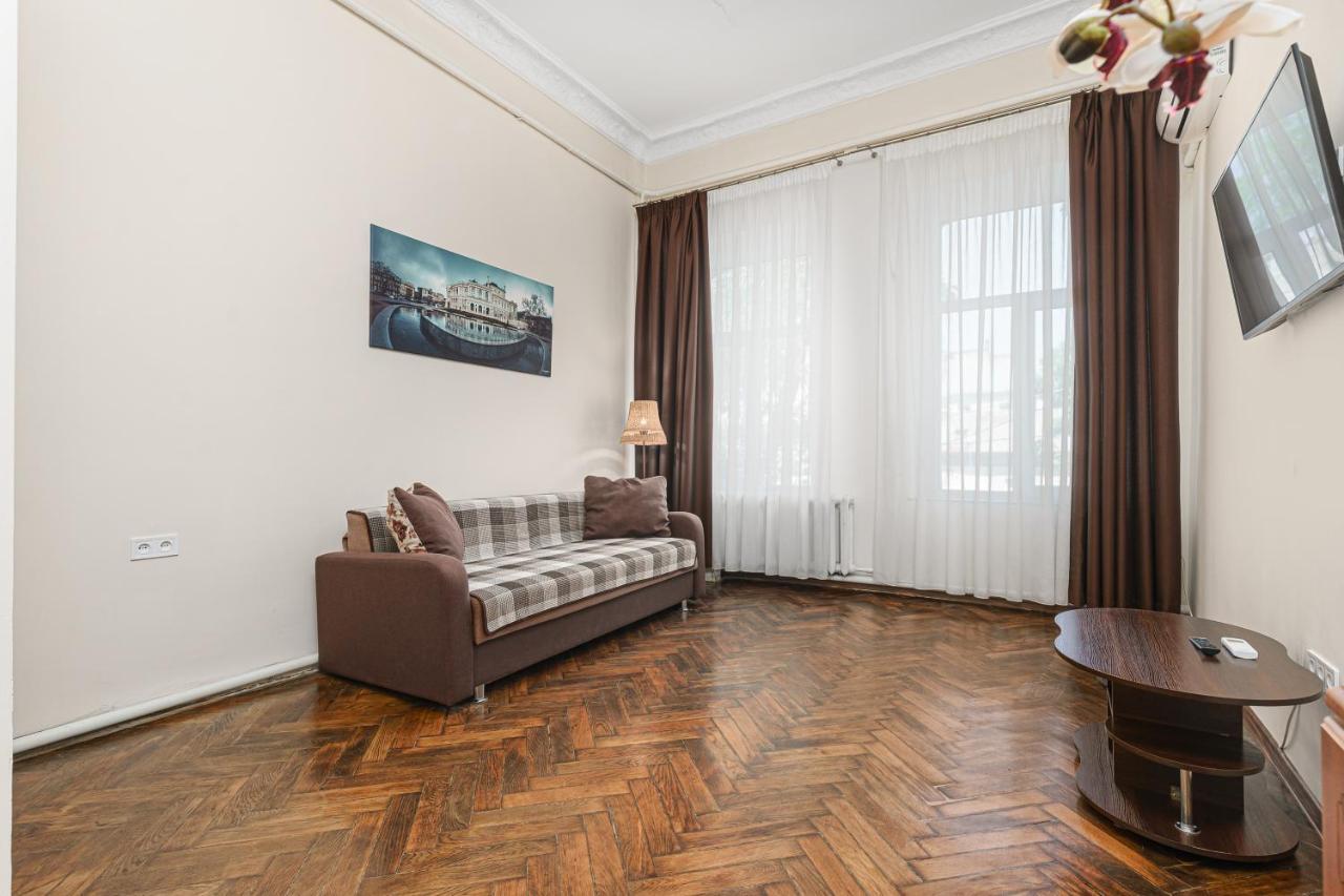 Nice Apartment In The City Center Odesa Exterior photo